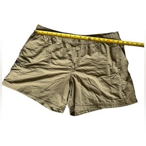 Columbia Casual Tan Short